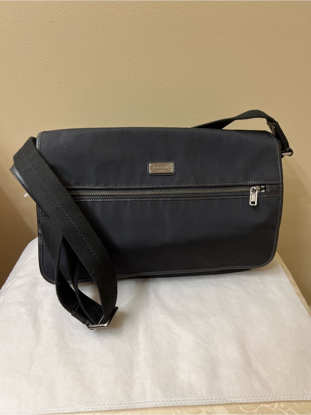 Coach Large Unisex Messenger Bag EUC - Picture 3 of 16